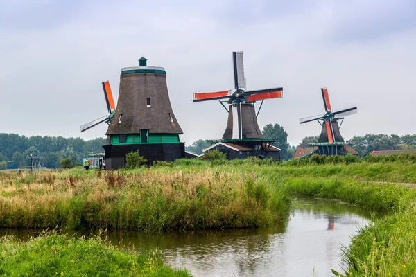 Hollanda'da Rüzgar değirmenleri — Stok fotoğraf