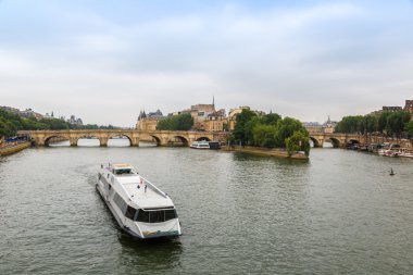 Seine turistik gemide