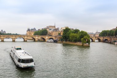 Seine turistik gemide