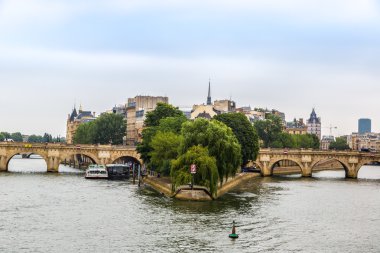 Seine turistik gemide