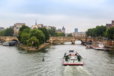 Seine turistik gemide