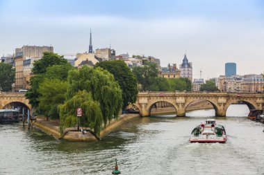 Seine turistik gemide