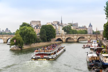Seine turistik gemide