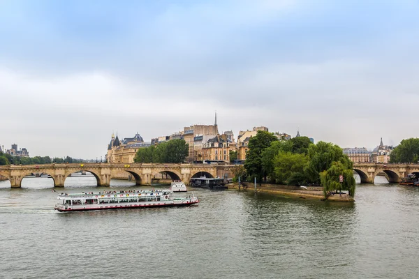 Seine turistik gemide