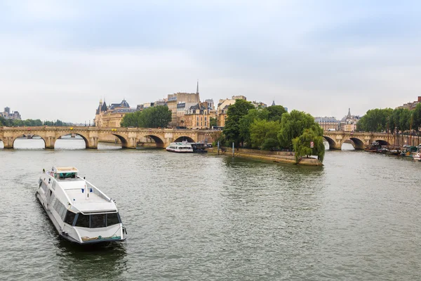 Seine turistik gemide