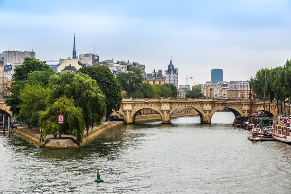 Puente sobre el río Sena —  Fotos de Stock