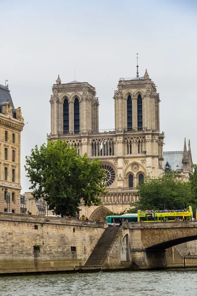 Seine und notre dame — Stockfoto