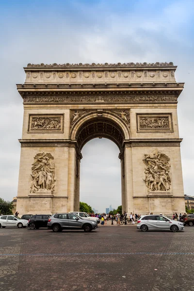 Arc de triomphe ในปารีส — ภาพถ่ายสต็อก
