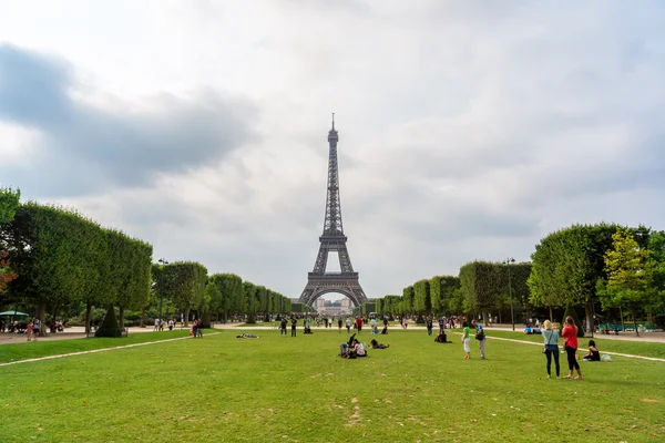 Torre Eiffel en París — Foto de Stock