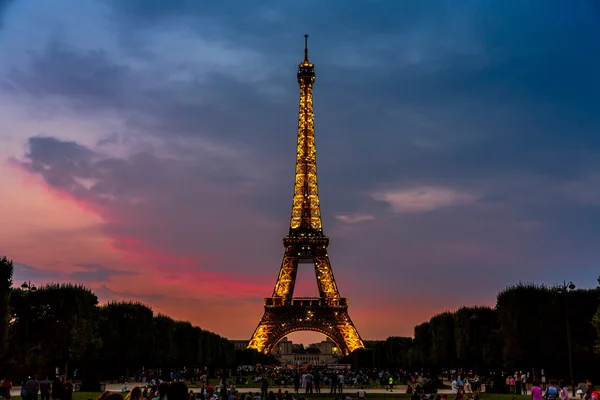 Eiffeltoren bij zonsondergang — Stockfoto