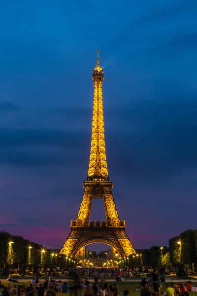 Eiffelova věž při západu slunce — Stock fotografie