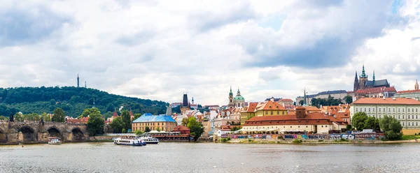 Prag 'ın panoramik görünümü — Stok fotoğraf