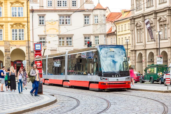 Praga czerwony tramwaj szczegółowo, Czechy — Zdjęcie stockowe