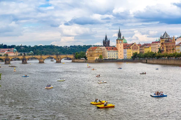 Prag şehrinin manzarası. — Stok fotoğraf