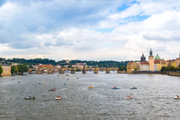 Prag şehrinin manzarası. — Stok fotoğraf