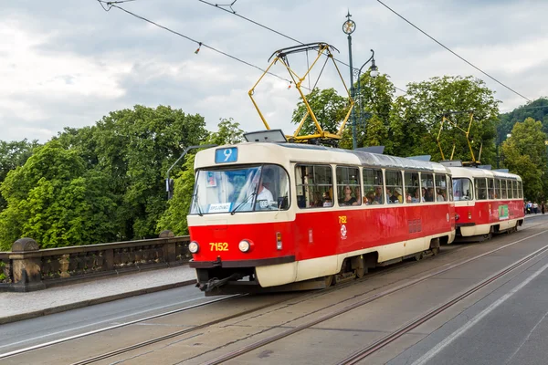 Praga detalle del tranvía rojo, República Checa —  Fotos de Stock