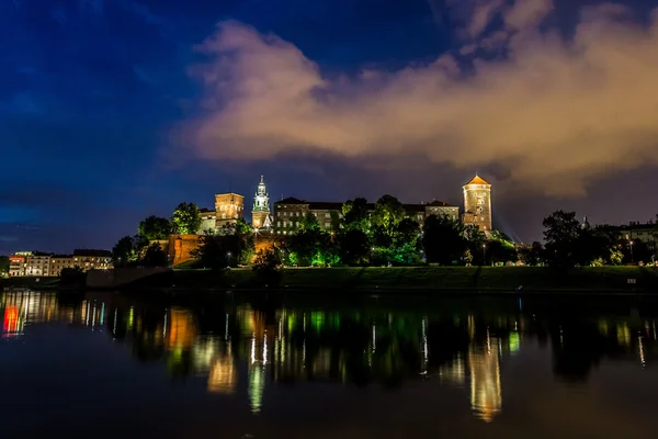 A Wawel kastély éjszaka. — Stock Fotó