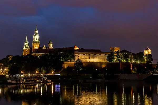 Zamek Królewski na Wawelu w nocy. — Zdjęcie stockowe