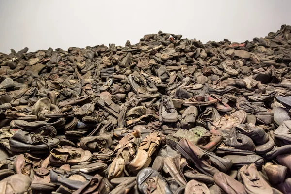 Stiefel der Opfer in Auschwitz — Stockfoto
