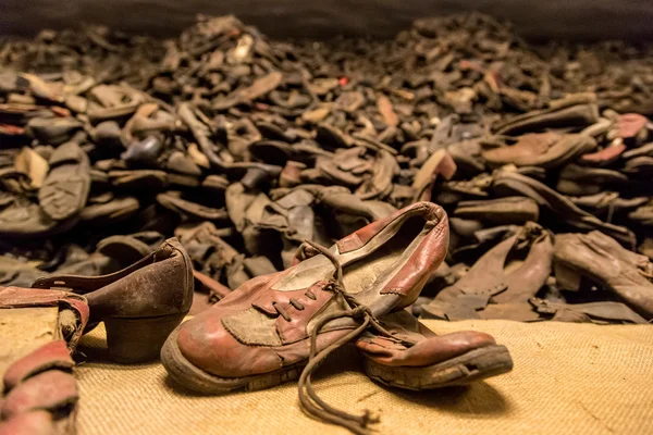 Botas de vítimas em Auschwitz — Fotografia de Stock