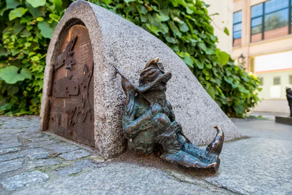 Sculptuur van gnome in Wroclaw, — Stockfoto