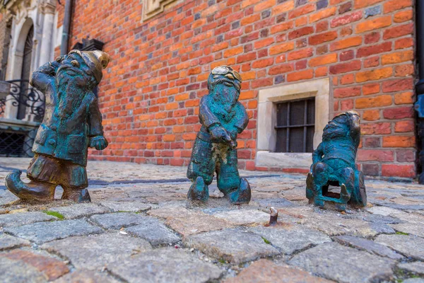 Sculpture of gnomes  in Wroclaw, — Stock Photo, Image