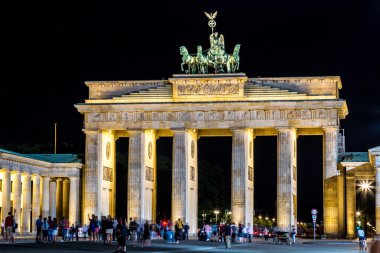 Gece Brandenburg Kapısı