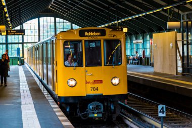Berlin 'deki Metro İstasyonu