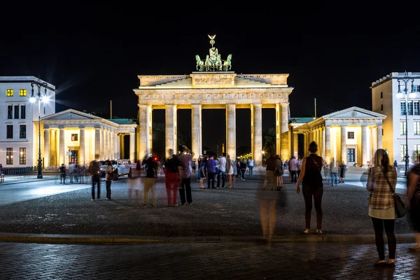 Бранденбургские ворота ночью — стоковое фото