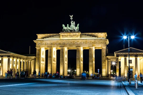 Puerta de Brandenburgo por la noche —  Fotos de Stock