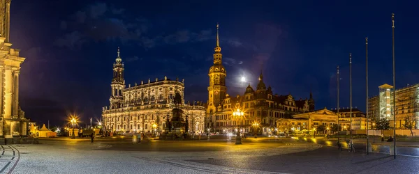 Nacht uitzicht op Dresden. — Stockfoto