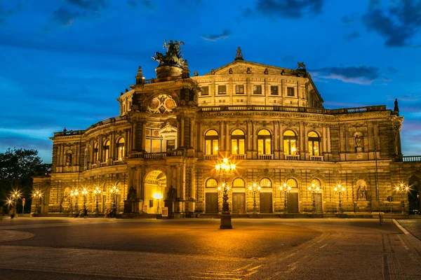 Семперна опера в Дрездені — стокове фото