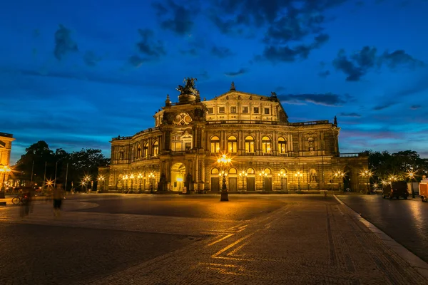 Semper opera in Dresden — Stockfoto