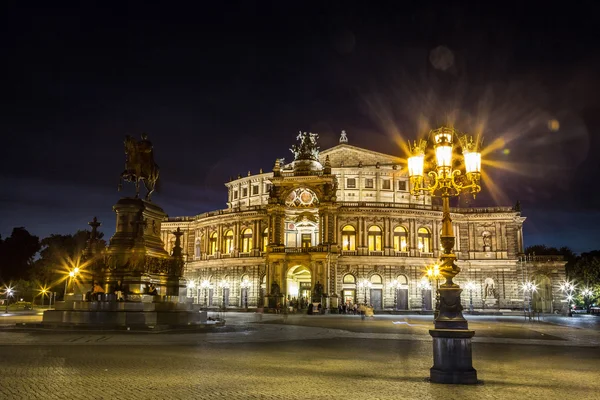 Semper opera in Dresden — Stockfoto