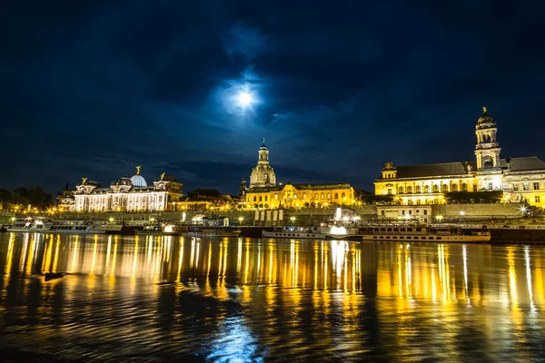 Blick auf Dresden bei Nacht — Stockfoto