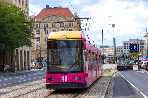 Moderní tramvají v Drážďanech — Stock fotografie