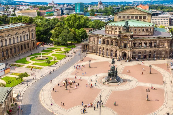 Modern tram in Dresden — Stock Photo, Image