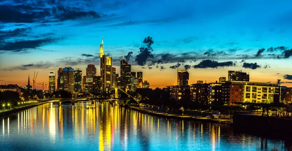 Frankfurt am Main bei Sonnenuntergang — Stockfoto