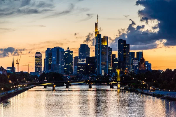 Frankfurt am Main under solnedgången — Stockfoto