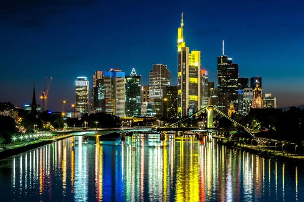 Frankfurt am Main tijdens zonsondergang — Stockfoto