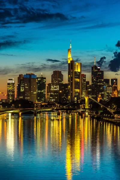 Frankfurt am Main tijdens zonsondergang — Stockfoto