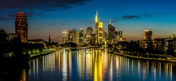 Frankfurt am Main bei Sonnenuntergang — Stockfoto