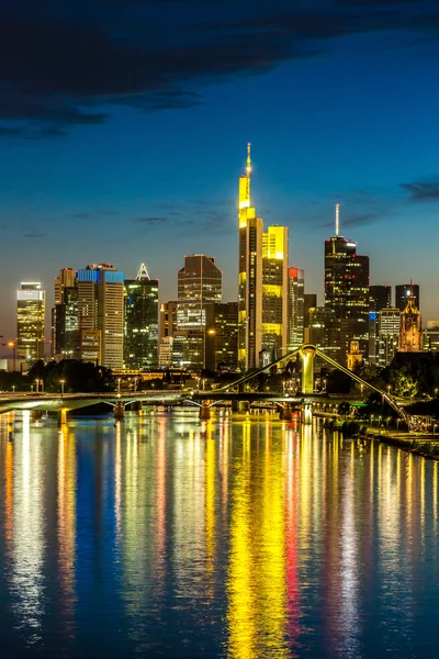 Frankfurt am main på natten — Stockfoto