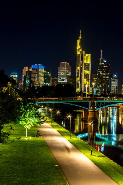 Frankfurt am Main bei Nacht — Stockfoto