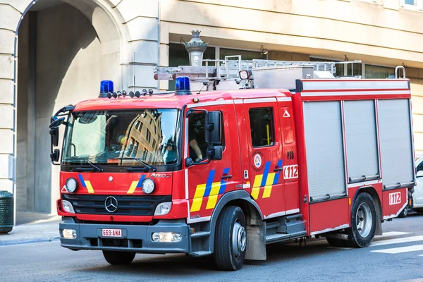 Caminhão de bombeiros vermelho em Brussel — Fotografia de Stock