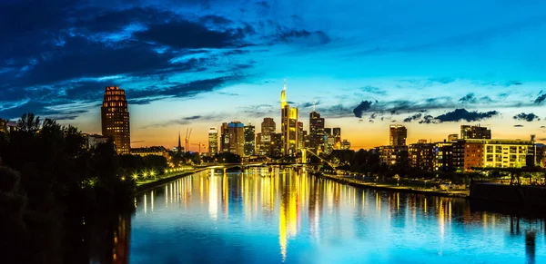 Frankfurt am Main, naplementekor — Stock Fotó