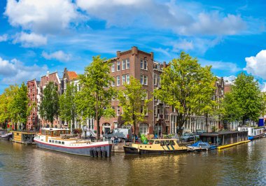 Kanal ve Amsterdam'da Köprüsü