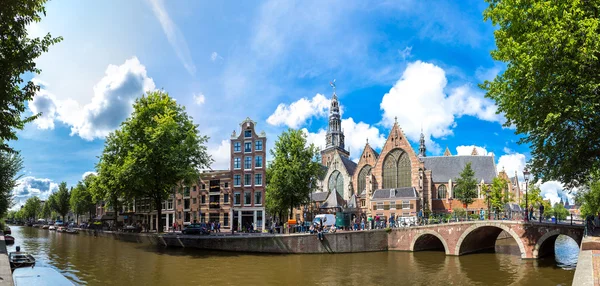 Стара церква в Амстердамі — стокове фото