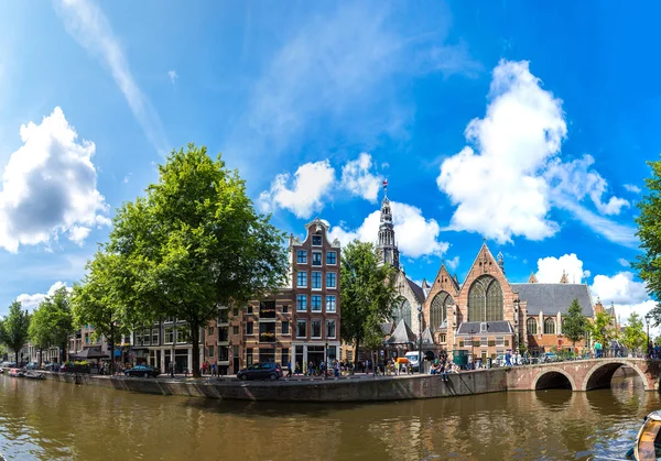 Oude kerk in amsterdam — Stockfoto