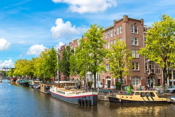 Amsterdam canais e barcos — Fotografia de Stock